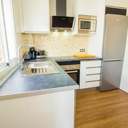 Beautiful Recently Renovated With Wifi And A C Apartment *